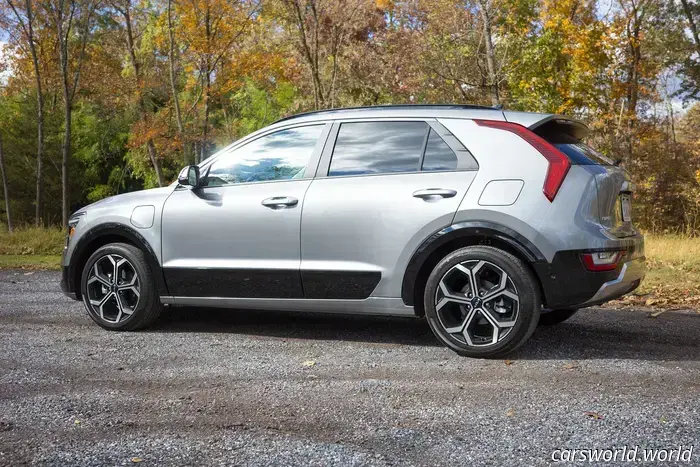 2025 Kia Niro Plug-In Hybrid Review: Excelling in a Single Aspect