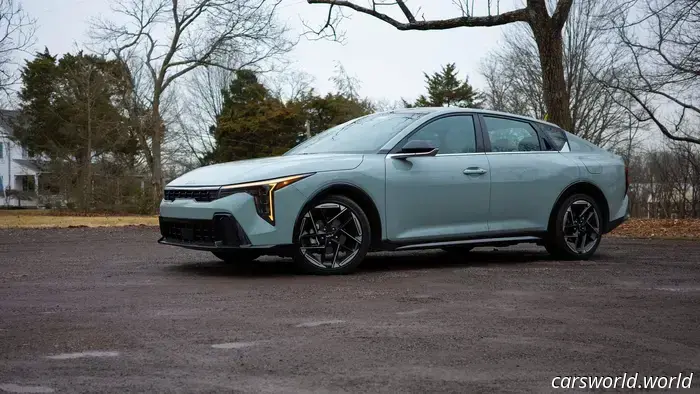 2025 Kia K4 Recensione: Una Honda Civic per gli utenti Android