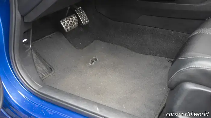 Автомобильные коврики TuxMat преобразили этот Honda Civic, придав ему вид представительского автомобиля.