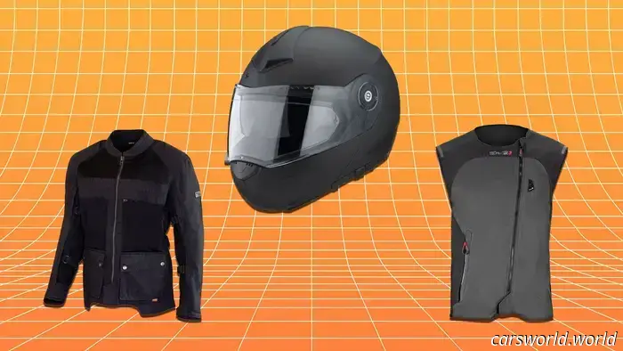 Vestiti per gli strappi primaverili con le offerte di equipaggiamento da equitazione di RevZilla