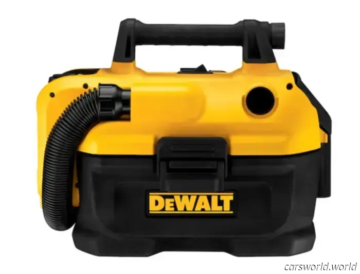 Una batteria da 200 dollari gratis con le offerte BOGO di DeWalt per il President's Day da Lowe's