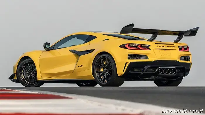 Chevy Corvette Z06 e ZR1 colpite da richiamo e sospensione delle vendite perché potrebbero prendere fuoco durante il rifornimento