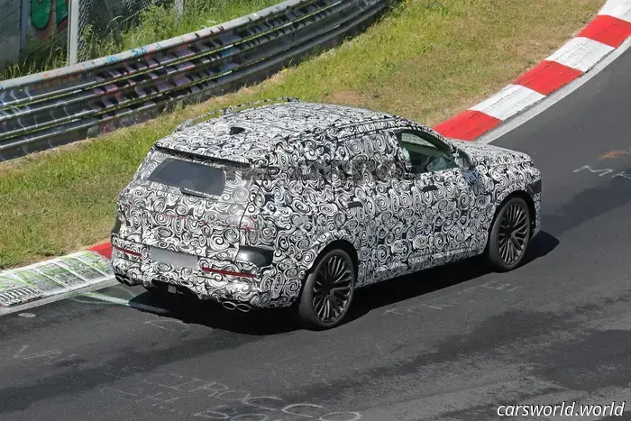 Давно ожидаемый Audi SQ9 2027 года засняли с комбинированным дизайном.