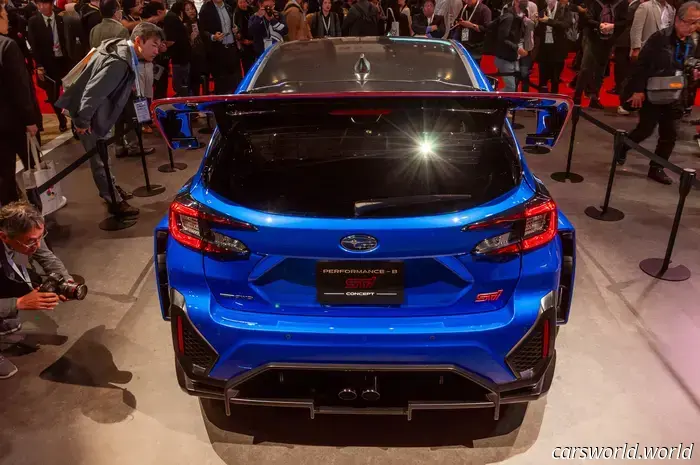 Subaru как будто склеили из трёх машин, чтобы получить этот хэтчбек WRX STI