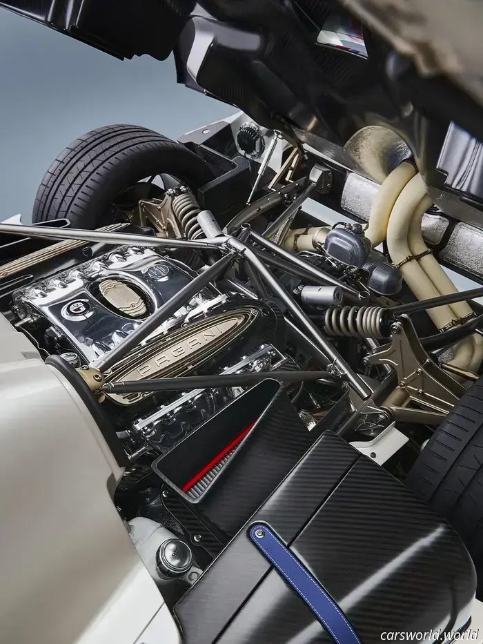 Questa Pagani Utopia "da corsa" è come i jeans strappati pre-consumati delle hypercar