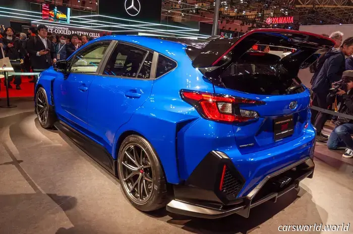 Subaru как будто склеили из трёх машин, чтобы получить этот хэтчбек WRX STI