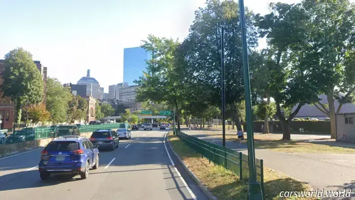 Una Fuerza Misteriosa Está Eliminando Apple CarPlay en Boston