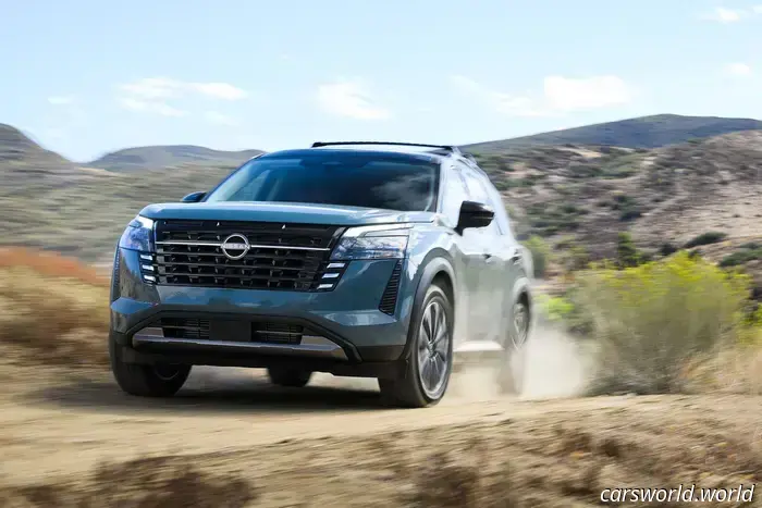 Nissan Pathfinder 2026 года получает новые технологии, но сохраняет все желаемые кнопки.