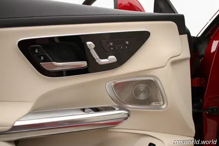 El Mercedes-Benz CLE300 Demuestra Que Las Pantallas No Son Un Lujo