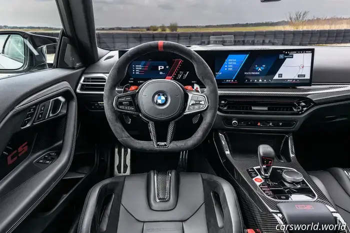 2026 BMW M2 CS è 100 libbre più leggero e aggiunge 50 CV ma perde il manuale