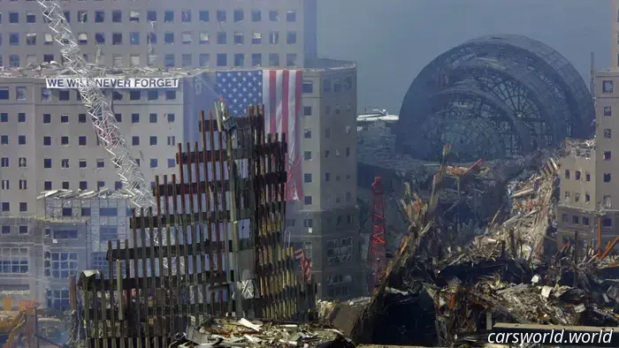 Ecco come due persone sono state fotografate mentre lavavano la loro Miata all'ombra di Ground Zero
