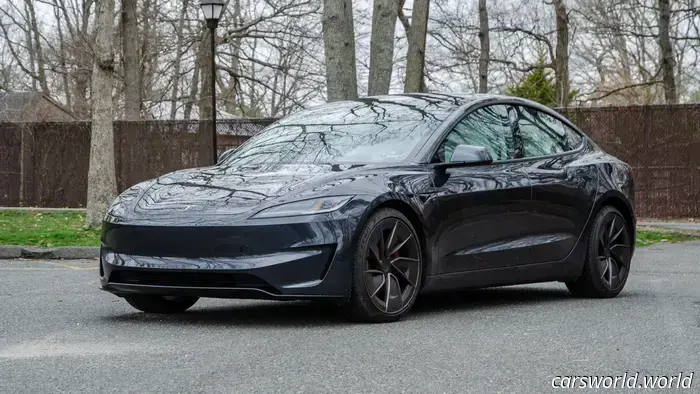 Revisión del rendimiento del Tesla Model 3 2025: Rápido como el Infierno, pero No un Automóvil de Conductor