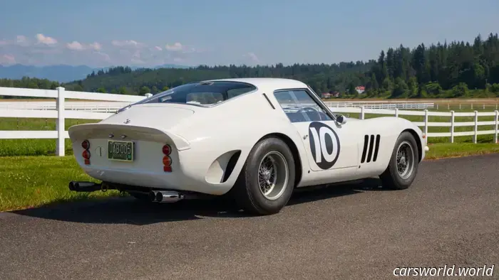El único Ferrari 250 GTO fabricado en color blanco saldrá a subasta.