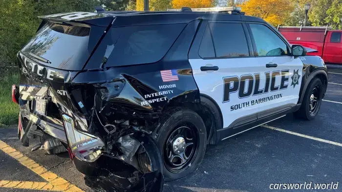 Conductor de Tesla dormido culpa al piloto automático por chocar por detrás contra un coche de policía