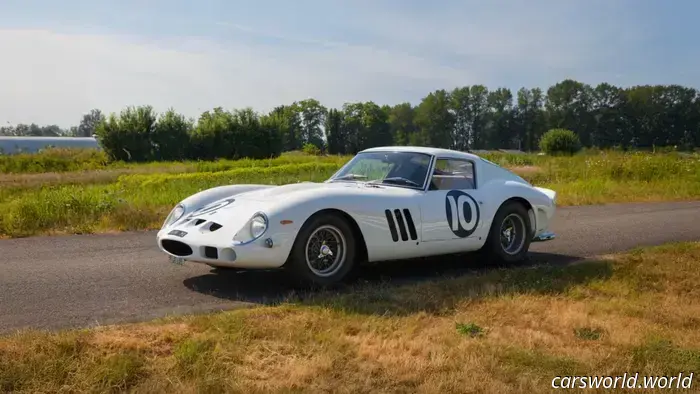El único Ferrari 250 GTO fabricado en color blanco saldrá a subasta.