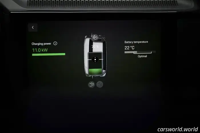 La Porsche Cayenne elettrica del 2026 avrà la ricarica wireless.
