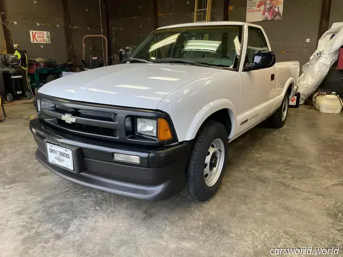 Se Suponía Que Estas Camionetas Eléctricas Chevy S-10 De 1998 Debían Ser Destruidas. Este Tipo Salvó Tres