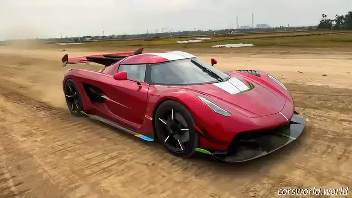 Este Koenigsegg Jesko es en realidad un Toyota de 100 dólares