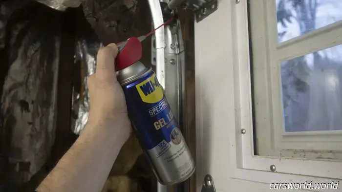 Гель-смазка WD-40 Specialist защищает металл и остается на месте распыления