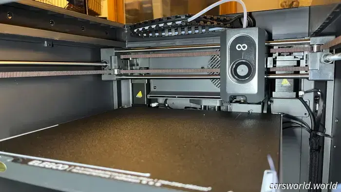Ho appena acquistato questa stampante 3D da 300 dollari e sto già realizzando i pezzi per la mia auto.