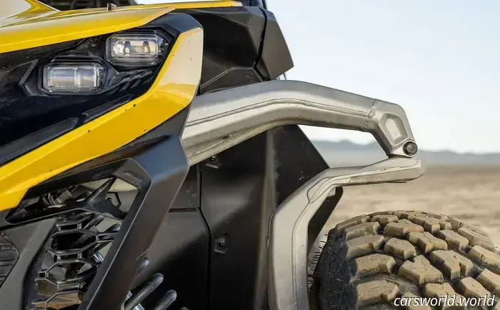 Can-Am Maverick R può montare i 40 anni con sospensioni aftermarket radicalmente ridisegnate