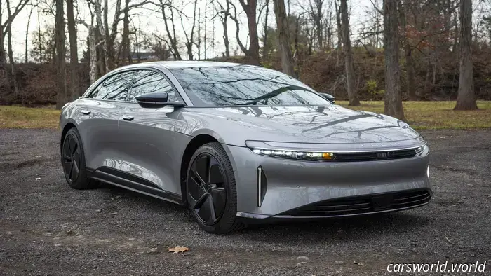 Lucid Air Touring делает так много правильно, что проще простить то, что он делает неправильно. К тому же, ты его видел?