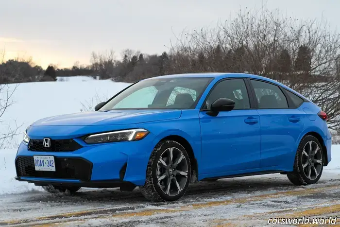 2025 Honda Civic Hybrid Hatchback Recensione: ancora una scelta superiore