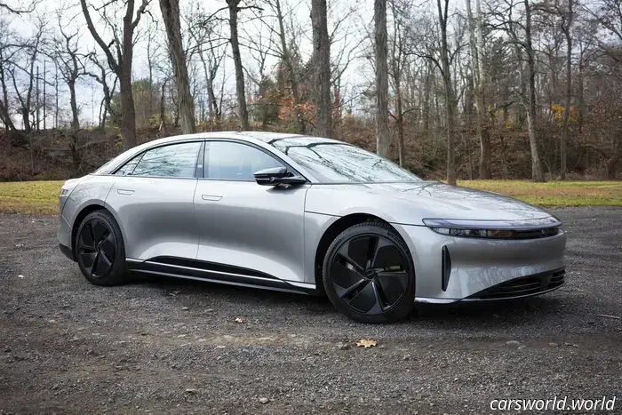 Lucid Air Touring делает так много правильно, что проще простить то, что он делает неправильно. К тому же, ты его видел?