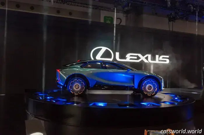 Lexus сделал из LS вэн и внедорожник, потому что седаны «ведут проигрышную борьбу».