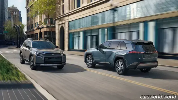 В 2026 году Toyota RAV4 была представлена в полной линейке гибридов мощностью до 320 л.с.