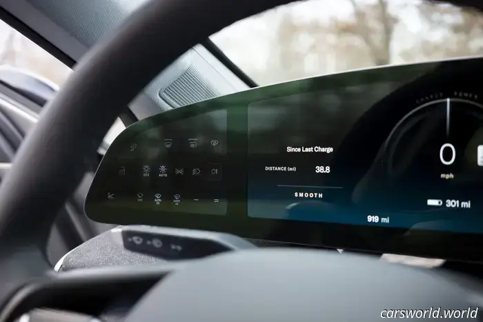 La Lucid Air ha uno schermo che vorrei avessero tutte le auto