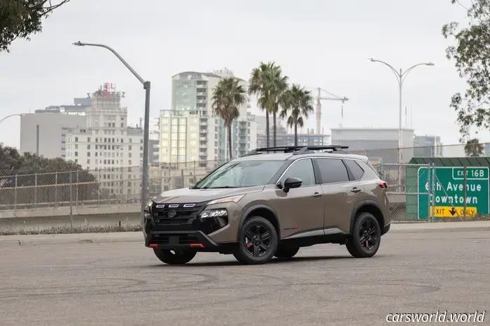 Обзор Nissan Rogue Rock Creek 2025 года выпуска: Солидный ежедневный обзор, но Буксирные Крюки Поддельные