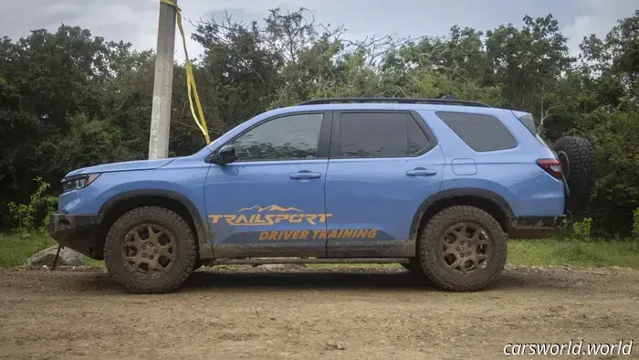Honda Construyó Este Piloto Listo para Senderos Extremos para Enseñar a Sus Empleados a Conducir Fuera de la Carretera