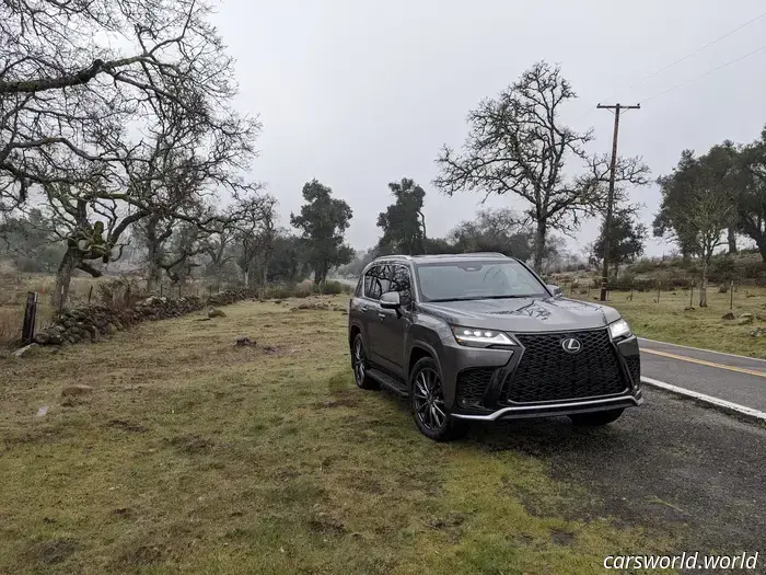 lexus LX 700h del 2025: prima recensione: Un SUV perfetto per un acquirente molto specifico