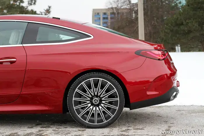 El Mercedes-Benz CLE300 Demuestra Que Las Pantallas No Son Un Lujo