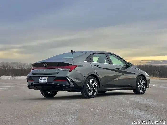 Обзор гибридного Hyundai Elantra 2025 года: Доступный бензиновый форсунка.