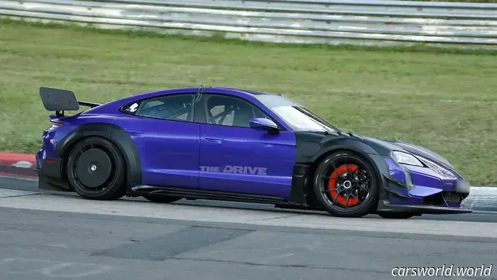 Avvistata: la Porsche Taycan GT4 RS estrema raggiunge il punto di rottura al Nürburgring