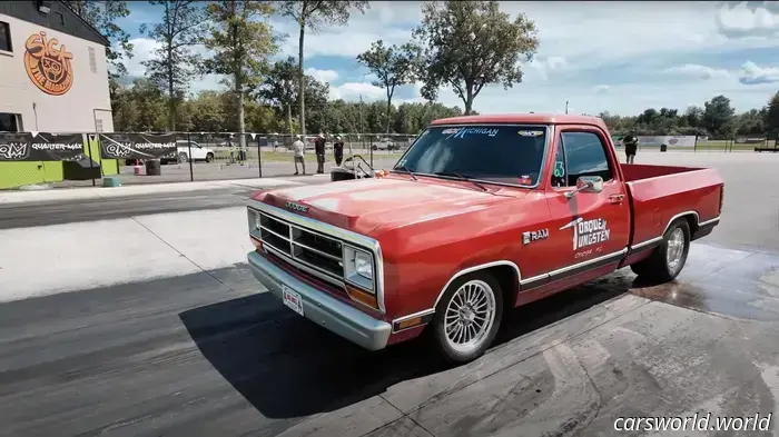 Ram del 1987 con sei cilindri in linea turbo dimostra che l'Hurricane è davvero il 2JZ di Mopar