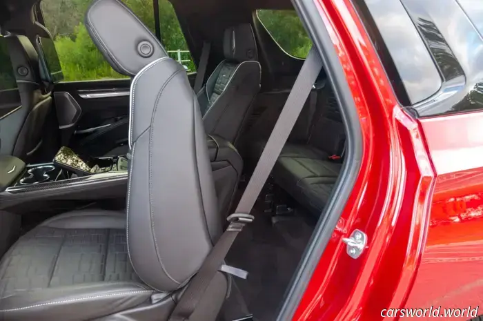 Обзор Cadillac Escalade V 2025 года: он вам не нужен, но вы его хотите