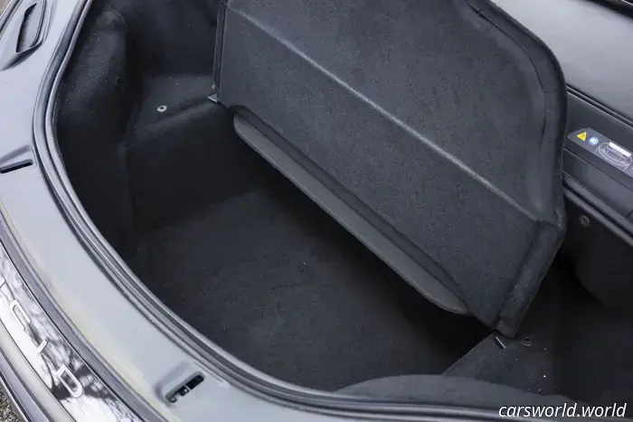 Lucid Air Touring делает так много правильно, что проще простить то, что он делает неправильно. К тому же, ты его видел?