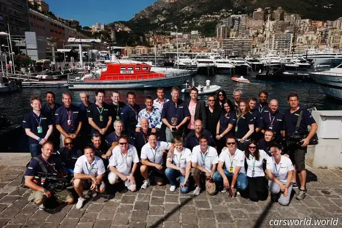 Dallo spegnersi dei semafori all'ultimo giro: un'intervista esclusiva a 'Crofty', la voce della F1