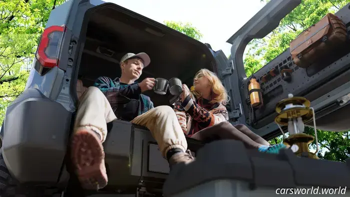 Новый FJ от Toyota по сути представляет собой уменьшённый Land Cruiser.