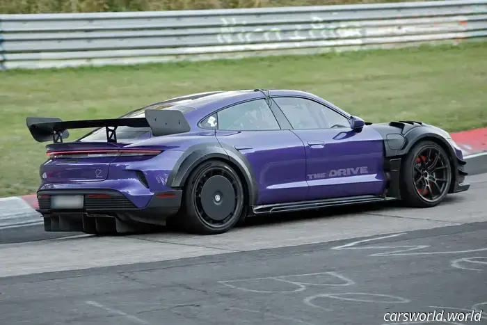 Avvistata: la Porsche Taycan GT4 RS estrema raggiunge il punto di rottura al Nürburgring