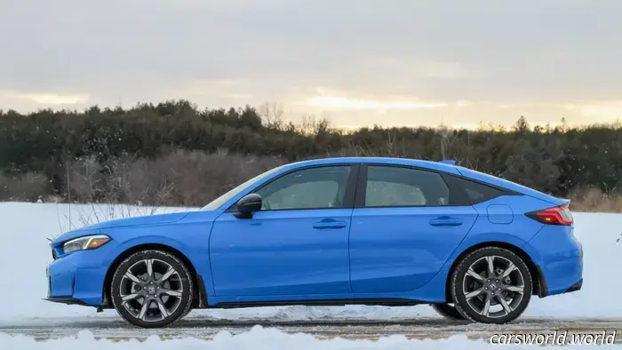2025 Honda Civic Hybrid Hatchback Recensione: ancora una scelta superiore