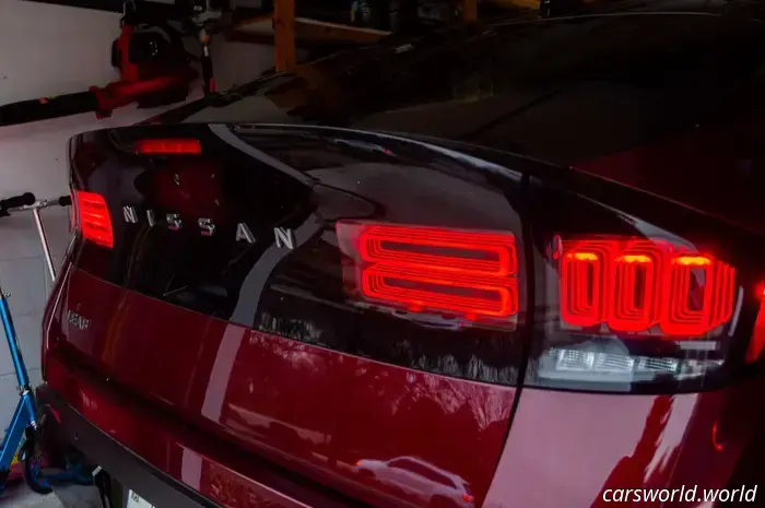 В новом Nissan Leaf есть множество пасхалок к 300ZX.