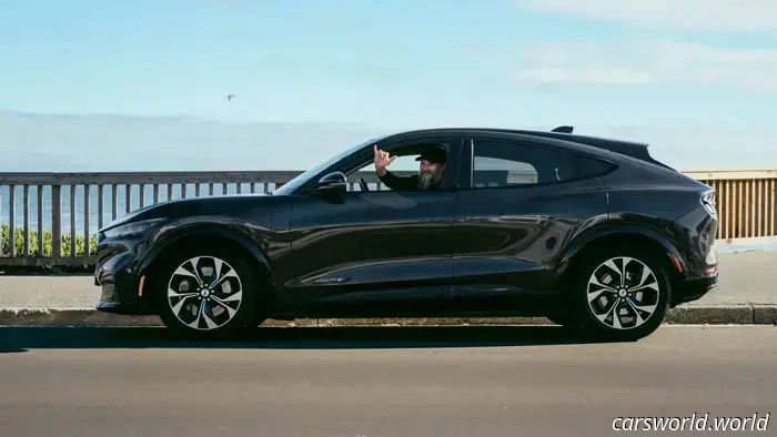 Встречайте человека с Ford Mustang Mach-E, пройденным 250 000 миль
