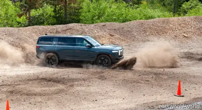 Rivian discreetly postpones the introduction of the Kick Turn feature for the R1T and R1S models.
