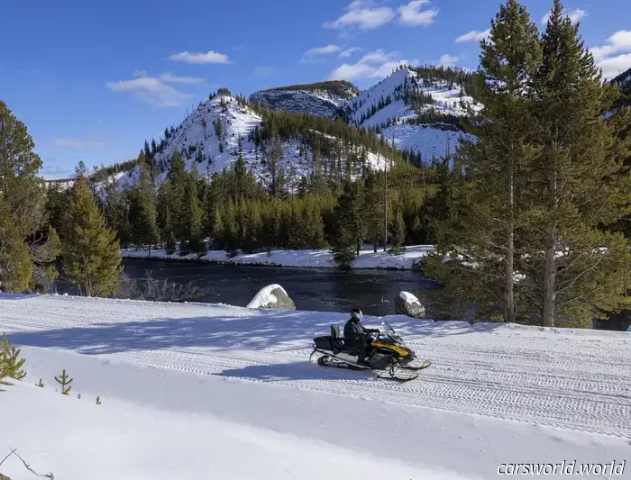 Andar En Moto De Nieve Por Yellowstone Es Difícil, Pero Vale La Pena Congelarse