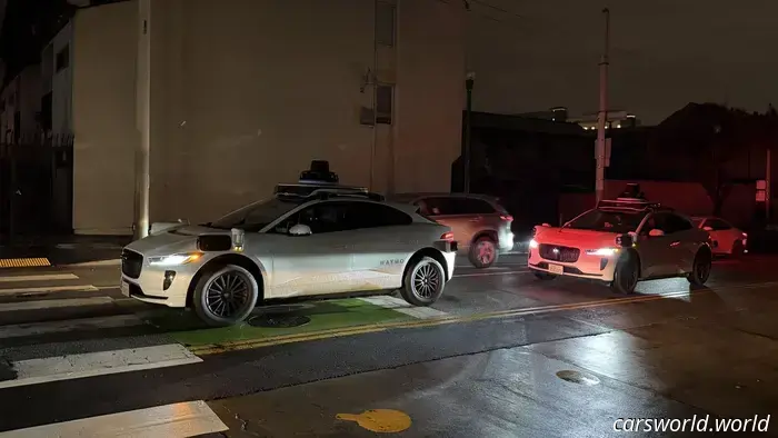 I Waymos si sono semplicemente arresi quando un blackout ha messo fuori servizio i semafori di San Francisco.