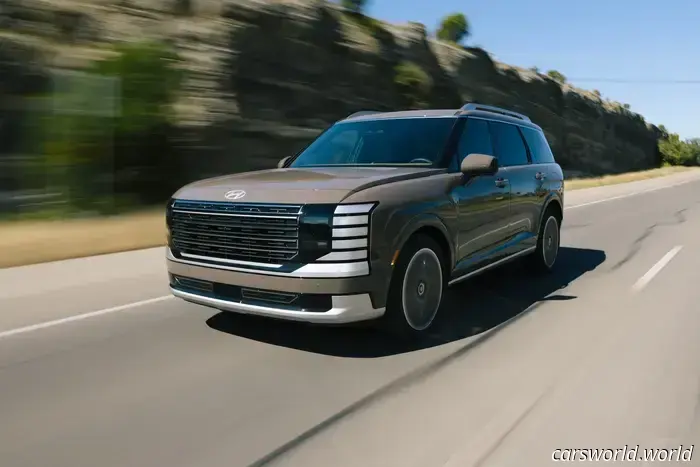 Prima prova su strada della Hyundai Palisade Hybrid 2026: il SUV lussuoso ed efficiente che mette in allerta i rivali